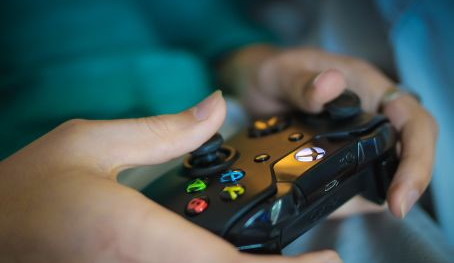 Développement de jeux : faut-il recruter un UX Designer ou un game designer ?
